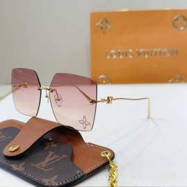 Picture of Louis Vuitton Sunglasses _SKUfw75015613fw